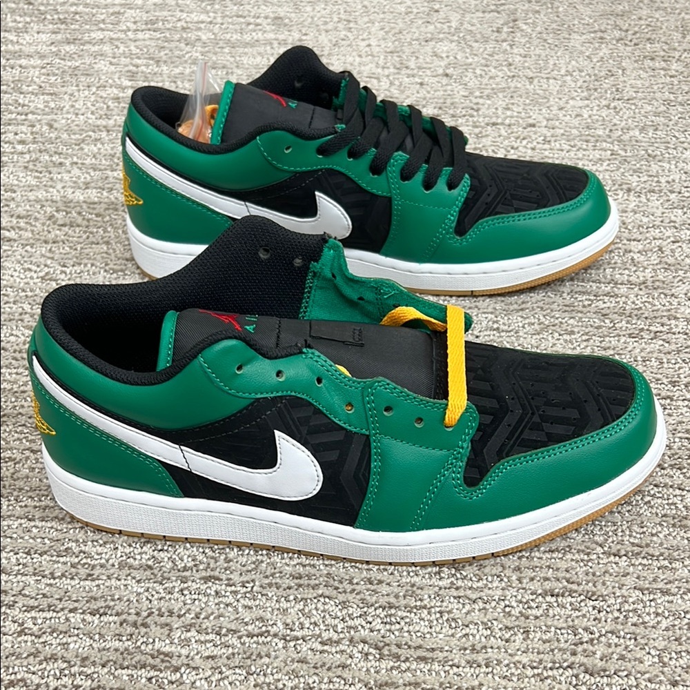 Air Jordan 1 Low SE 2022 “Christmas” Black and Green Size 10 NWOT